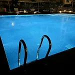 2Br Apt With Garden Pool Beside Auc By Kemetland