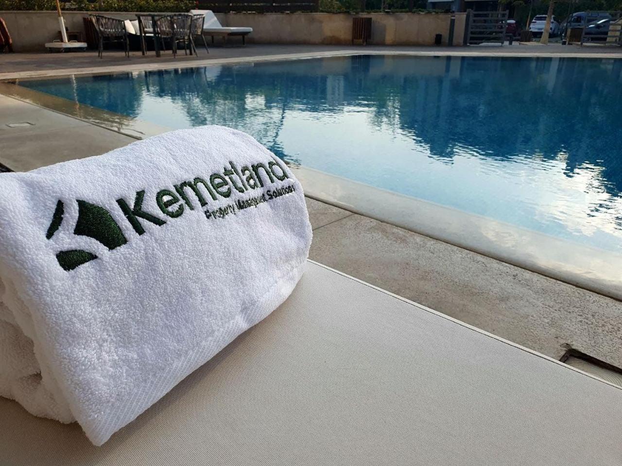 2br With Garden Pool Beside Auc By Kemetland *