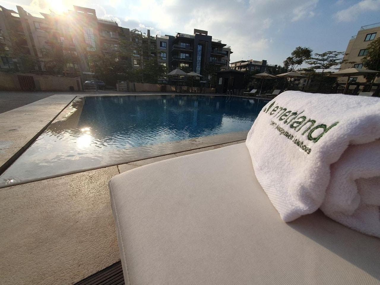 2br With Garden Pool Beside Auc By Kemetland