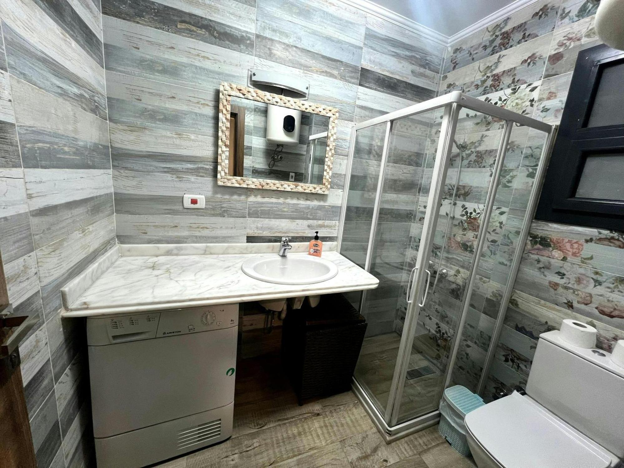 2br With Garden Pool Beside Auc By Kemetland *